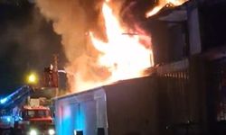 Sakarya’da nalbur dükkanında gece yangını