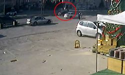 Yolun karşısına geçerken otomobil çarptı!