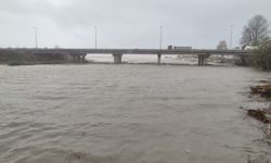 Zonguldak'ta Fırtına Şiddetlendi: Dalgalar 4 Metreyi Buldu