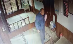 Sadaka kutusunu çaldı!