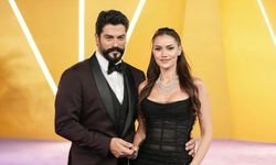 Fahriye Evcen’den Burak Özçivit’in tiyatro oyununa sürpriz destek