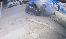 Park halindeki 2 araca çarptığı kaza kamerada