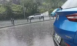 Arnavutköy'de cadde göl oldu