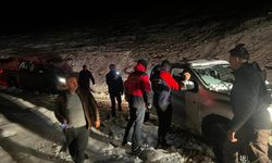Erzincan'da karda mahsur kaldı