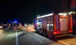 Manisa'da iki otomobil çarpıştı; 3 ölü, 1 yaralı