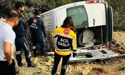 Minibüs şarampole yuvarlandı