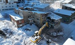 Sarıkamış şehitleri anısına kardan heykeller yapıldı