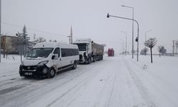 Şarkışla'da kar engeli