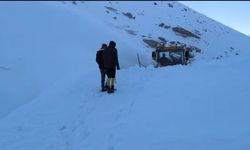 Başkale’de Çığ Engeli Aşıldı: Sualtı Mahallesi Yolu Ulaşıma Açıldı