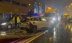 Beylikdüzü'nde iki otomobil çarpıştı