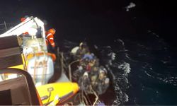 Dikili Açıklarında Göçmen Botu Battı: 1 Ölü, 7 Kayıp