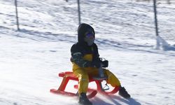 Elmadağ Kayak Merkezi Karla Kaplandı: Ziyaretçiler Kızakla Eğlendi