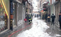 Gaziantep’te İş Merkezinde Yangın Paniği: 6 Kişi Dumandan Etkilendi
