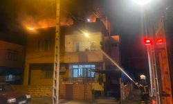 Hatay'da Müstakil Evin Çatısında Yangın