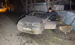 İnegöl’de Otomobil Ağaca Çarptı: 4 Yaralı