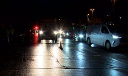 İstanbul'da seyir halindeki otomobil alev alev yandı