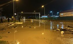 Kepez Çayı taştı, tekneler zarar gördü