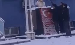 Lise Öğrencilerinden Anlamlı Hareket: Atatürk Büstünü Karla Kaplı Bırakmadılar