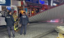 Manisa Turgutlu’da fırtına nedeniyle çatı uçtu
