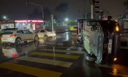 Mersin'de, hafif ticari araç ile otomobil çarpıştı: 2 yaralı