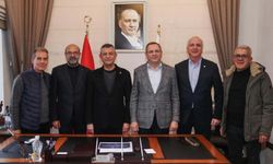 Özgür Özel’den Ayvalık Belediyesi’ne Ziyaret