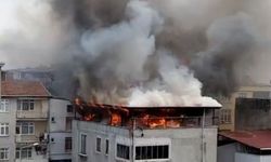 Samsun'da Binanın çatı katı alev alev yandı