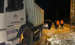 Tarsus’ta Kara Saplanan Araç Kurtarıldı