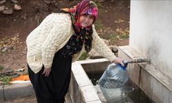 Sincan’da Vatandaşlar Bidonlarla Su Taşıyor
