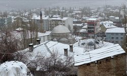 Başkale’de kar mesaisi: 400 kamyon kar ilçe dışına taşındı