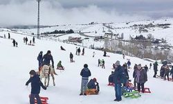 ELMADAĞ KAYAK MERKEZİ’NDE KAR KEYFİ