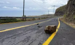 Beypazarı’nda Kaya Düşmesi ve Çamur Birikintisi Temizlendi