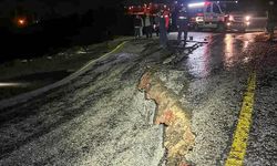 Uşak’ta sağanak yolu çökertti