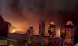 4 katlı metruk binada yangın paniği