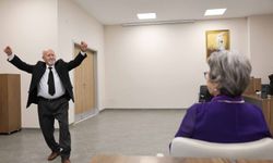 47 yıllık eşine Sevgililer Günü sürprizi yaptı