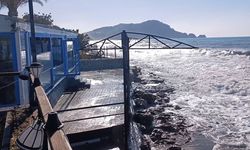 Alanya’da Dev Dalga Restoranı Vurdu