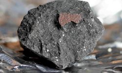 Bilim İnsanları Açıkladı: Mars Gök Taşında Hapsedilmiş Su Bileşenleri Bulundu!