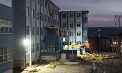 Düzce'de Fırtına Çatıyı Uçurdu: Okul Tatil Edildi