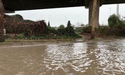 İzmir’de Sağanak Hayatı Felç Etti
