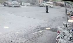 Kamyonetin kapağı, yayaya çarptı!