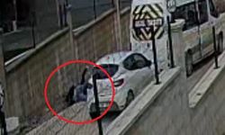 Öğrencilerin gözü önünde yumruklu kavga ettiler