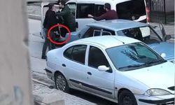 Sopalı ve bıçaklı 'yol verme' kavgası kamerada