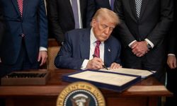 Trump’tan tüm ülkelere yüzde 10’luk küresel tarife çıkışı