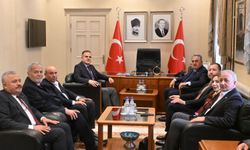 "Türkiye yeni anayasa yapmalı"