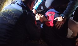 Uçurumdan yuvarlanan kepçeden atlayan operatör yaralı kurtarıldı