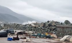 Yalova’da Fırtına Alarmı: Kıyı Şeridi Sular Altında!