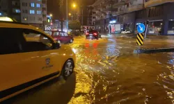Alanya'da yağmur son anlar yaşattı