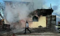 Amasya’da bağ evi alevlere teslim oldu