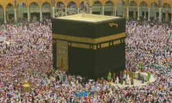 Kâbe Örtüsü Skandalı: Epstein’ın Evine Halı Olarak Gönderildiği İddia Edildi!