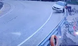 Uludağ Yolunda Buzlanma Kazası: Tuzlama Aracı Otomobile Çarptı, 3 Yaralı