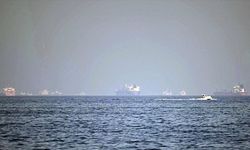 Hürmüz’de kriz derinleşiyor: Binlerce gemi mahsur kaldı